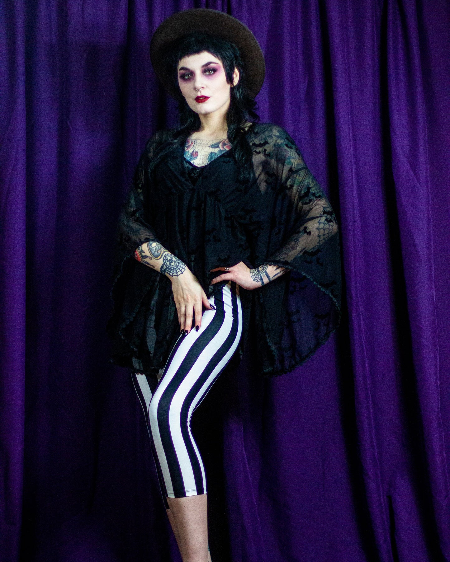 SOURPUSS STRIPED KNIT CAPRIS BLK/WHT